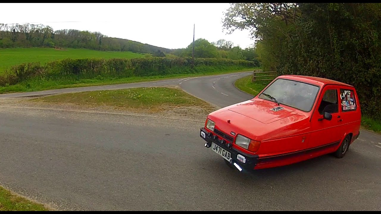 Reliant Robin goes WILD IN DORSET