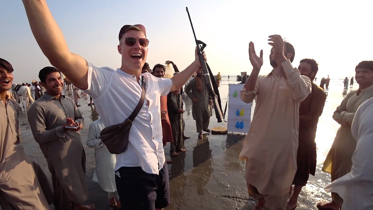 Самый безумный пляж Пакистана! 🇵🇰