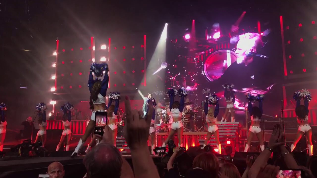 Queen and Adam Lambert ~ Fat Bottomed Girls with Dallas Cowboy Cheerleaders 23/7/2019
