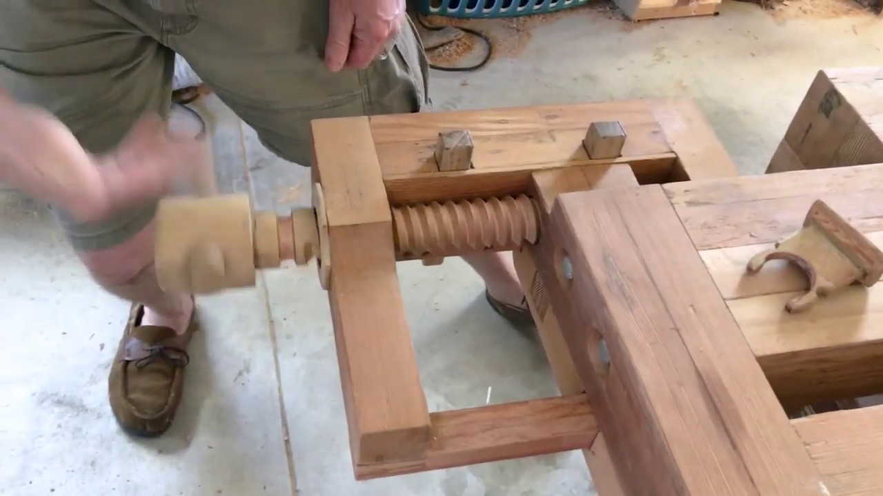 Woodworking vise, Tail vise, End vise