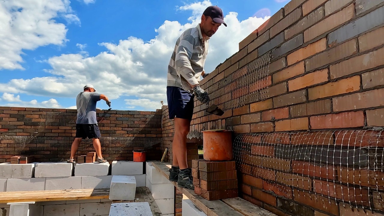 Дом растет вверх, второй этаж построен! The house is growing up, the second floor is built!
