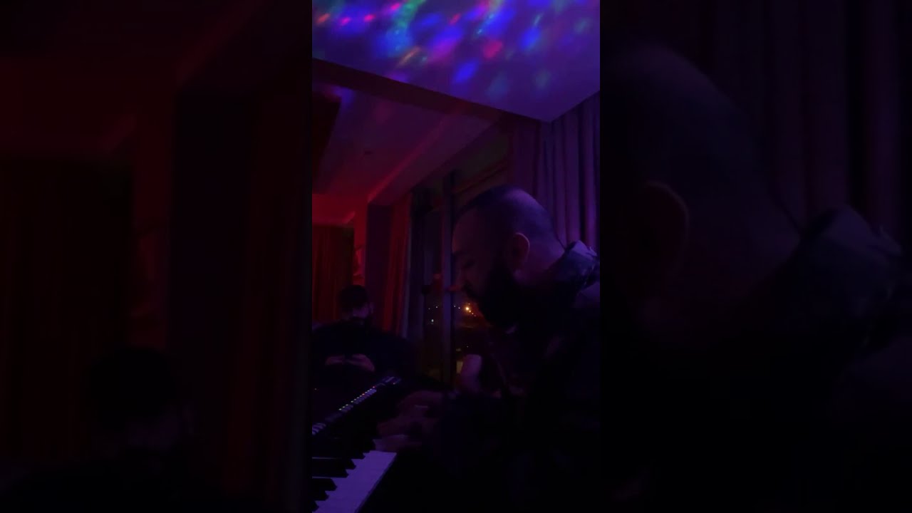 سيف عامر مع نصرت البدر في احد الملاهي بث مباشر