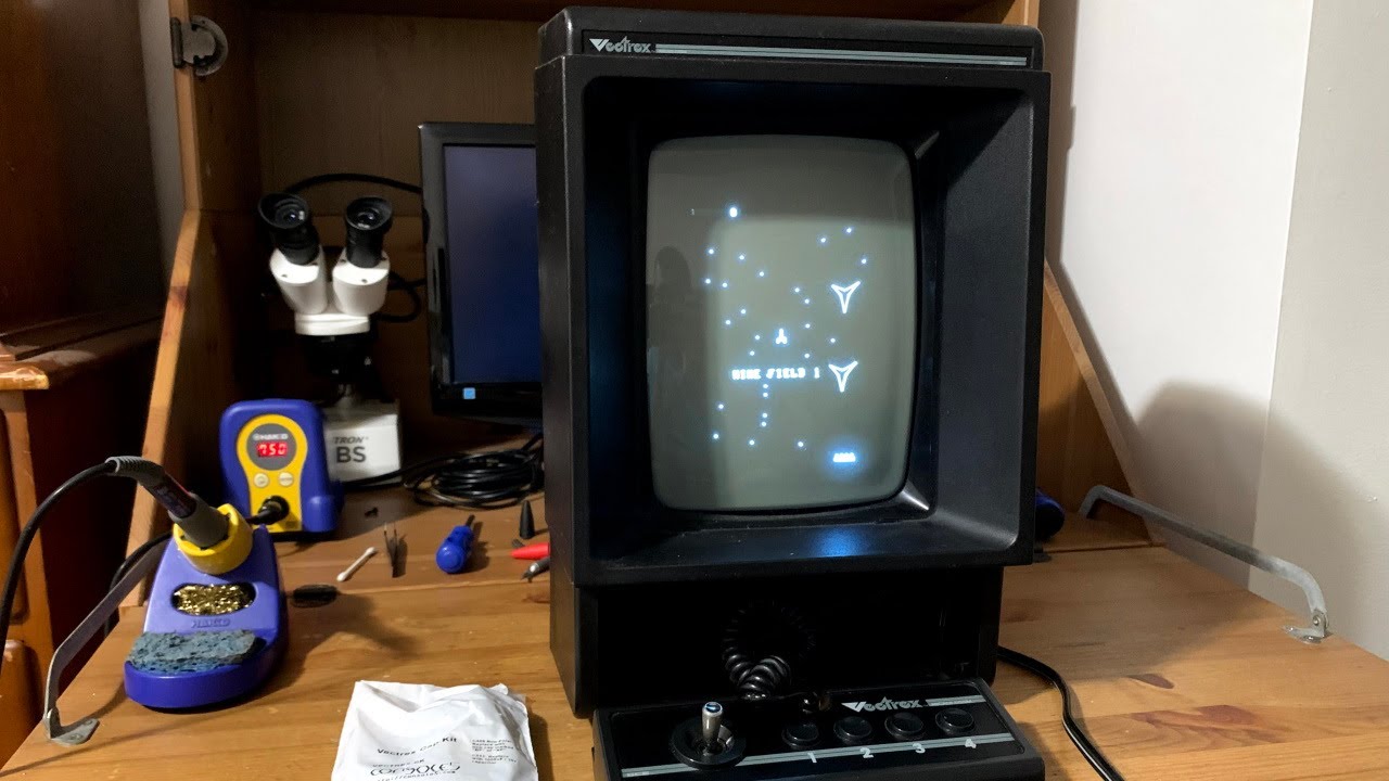 Ремонт консоли Vectrex! Разборка, замена конденсатора и демонстрация.