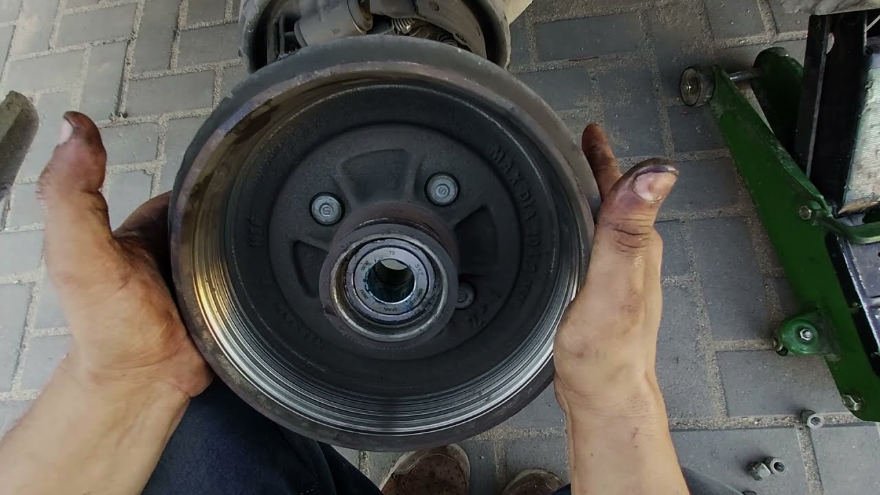 كيفية تشحيم بلى العجل الخلفى للسيارة نيسان صنى rear bearing greasing Nissan almera N17