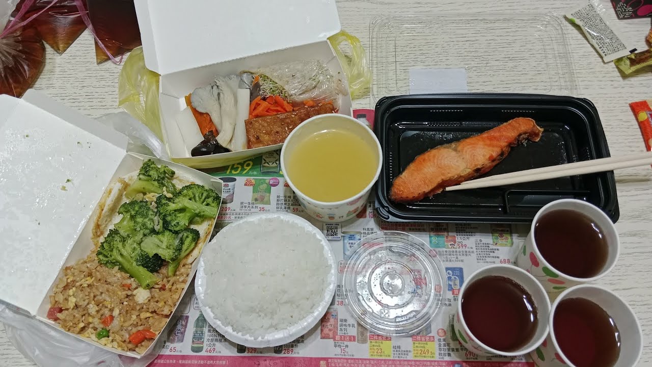 打工人來分享全聯熟食區烤鮭魚以及素食自助餐菜色