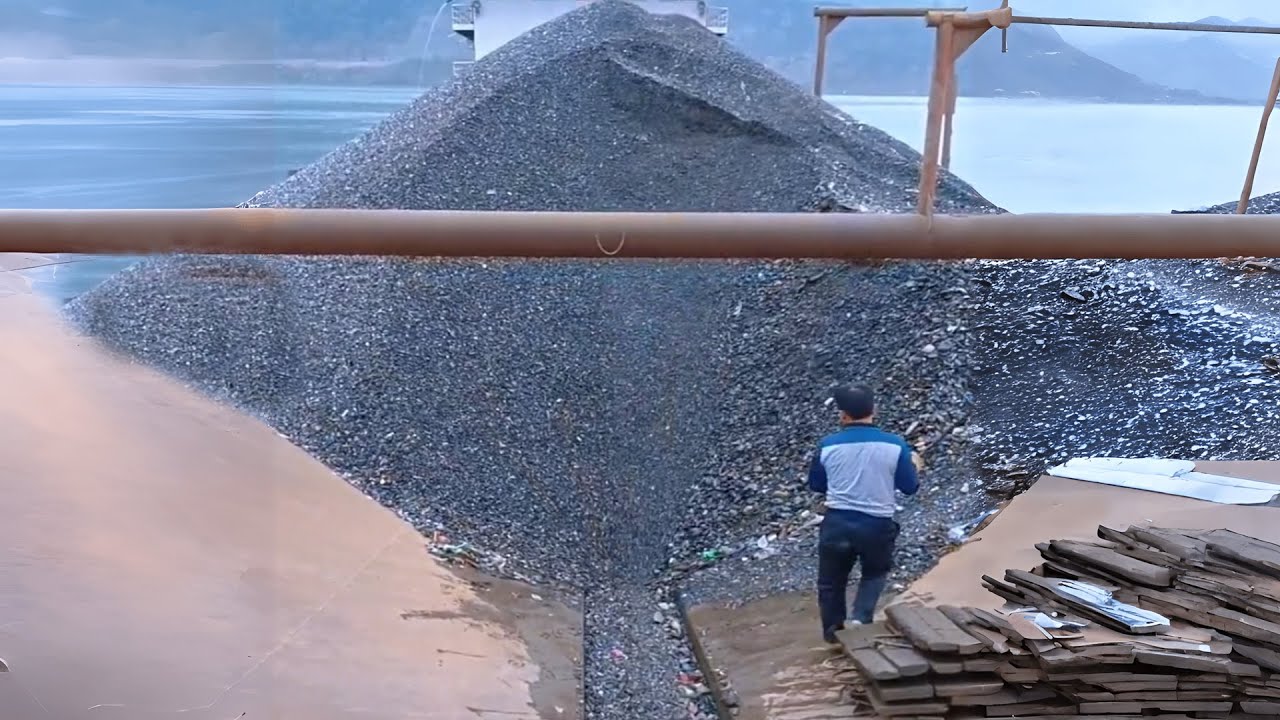 Barge unloading | Satisfying video