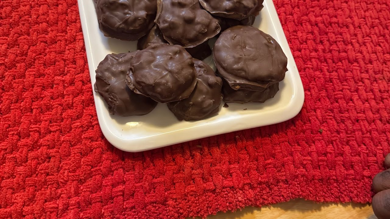 Easy Chocolate Caramel  Pecan Turtles 