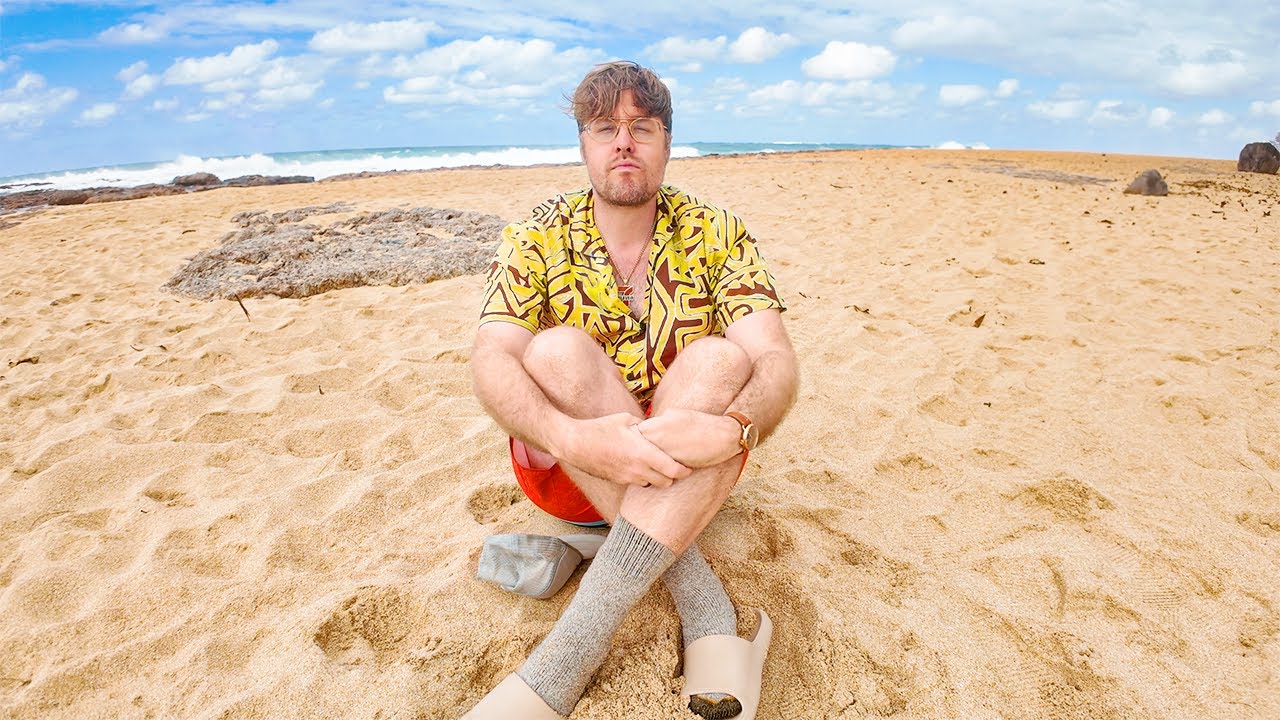 I'm alone in Hawaii...