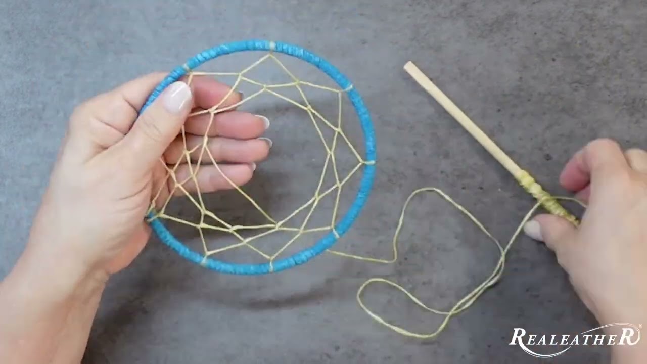 How to make a dreamcatcher with Realeather YT