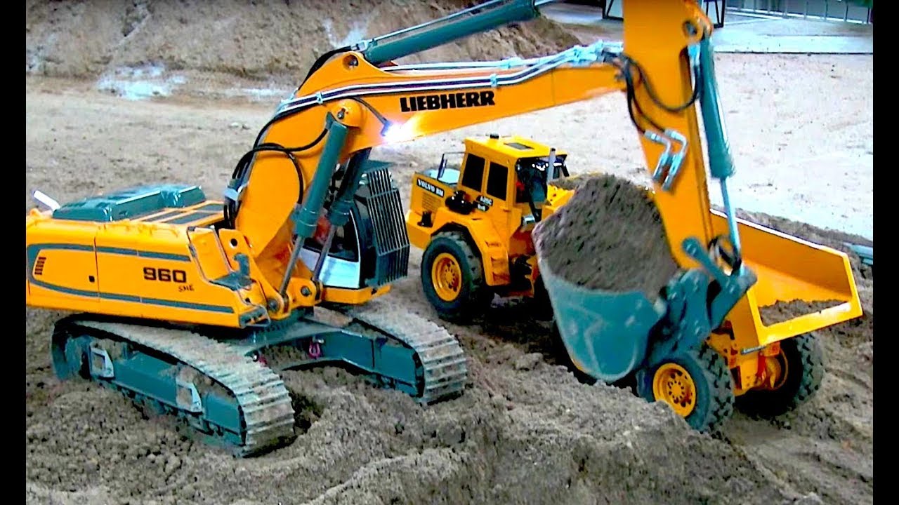RC EXCAVATOR LIEBHERR 960 SME, 10 years old VOLVO DUMPER - PREMACON