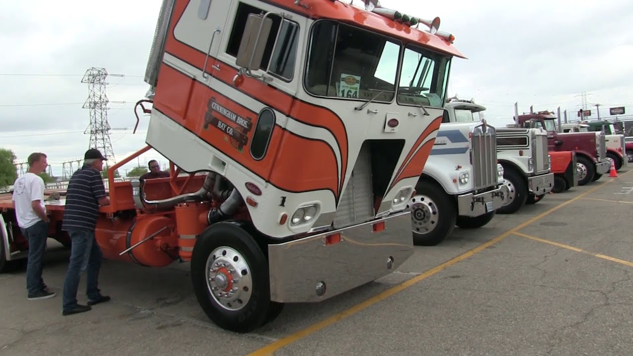 Cunningham Bros. Hay Company's 8V71T-Powered 1965 Peterbilt 352A
