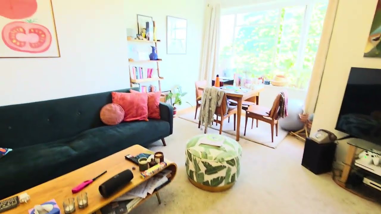 Beautiful 3-Bedroom Flat in Belsize Park | Quiet Top Floor with Balcony & Communal Gardens