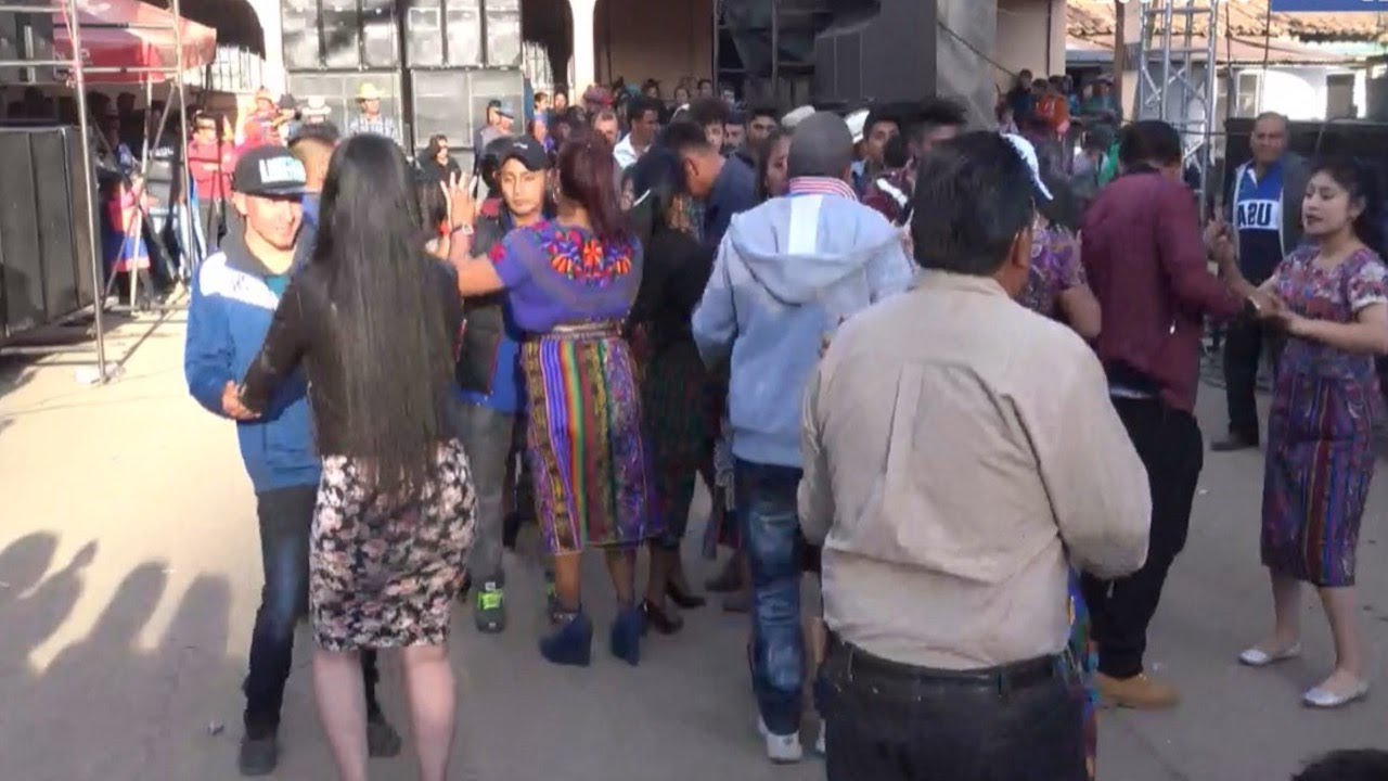 La Pegajosa Feria de Aldea Calel