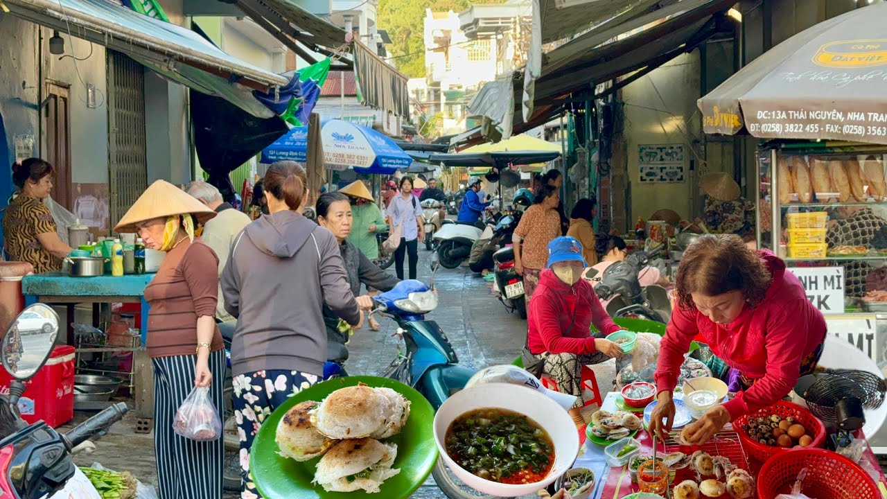 Tuy Xóm Nhỏ Bán Rất Nhiều Món Ăn | Làng Cầu Đá Nha Trang 