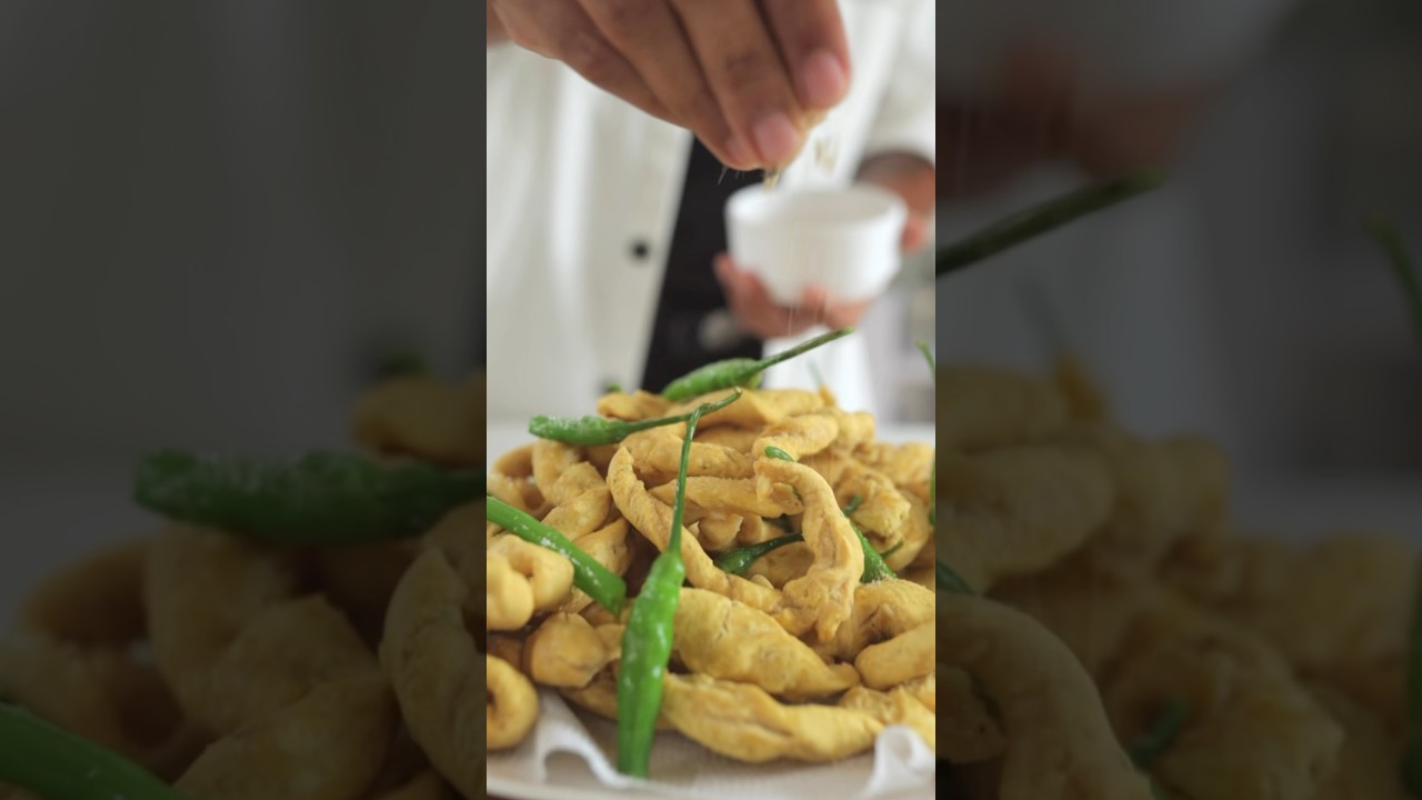 Gujarati Gathiya Recipe #shorts #gathiya #ganthiya #gahtiyarecipe #homemadegathiya #gujaratisnacks