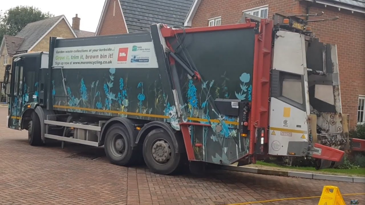 2015 Variopress Bin Lorry Collecting Green Bins In South Oxfordshire!