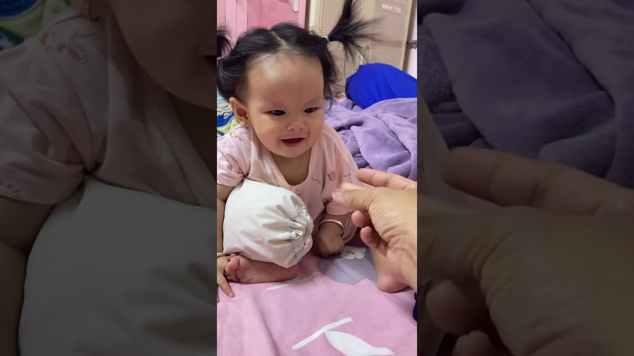 Con gái ba đã biết ngồi :))