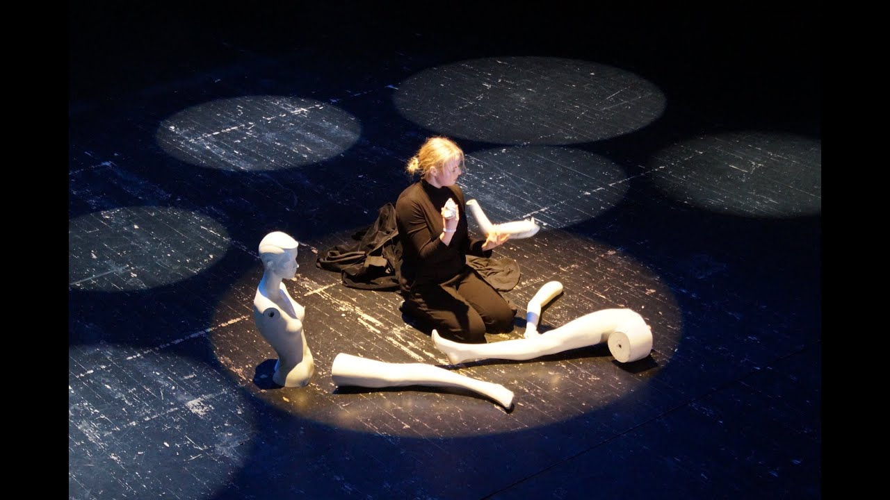 Alchemia teatralna: „Nie ma mnie” (monodram Karoliny Warzechy)