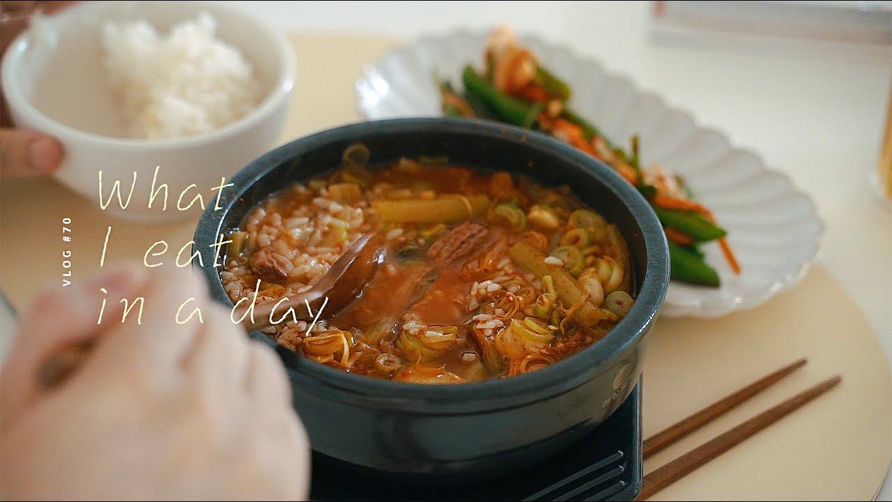 [SUB] VLOG #70 하루세끼, 아삭한 여름샌드위치, 집김밥, 얼큰 소고기국밥, 오이고추소박이 | What I eat in a day, Spicy Beef Gukbap