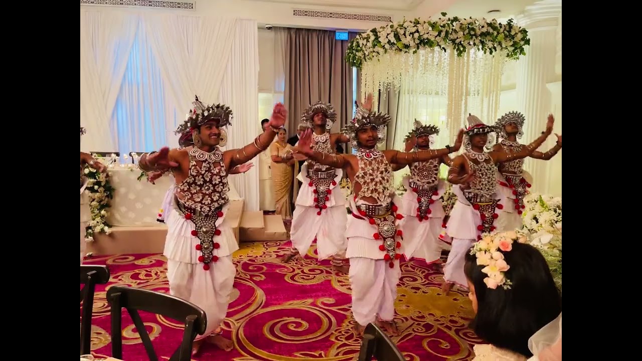 අක්කගෙ දවස ලස්සන ම කරන්න ආපූ මගේ කලකරුවන්ට ගොඩක් ස්තූතී🥹🙏💐 @travelwithvikum @berawithdance5282 