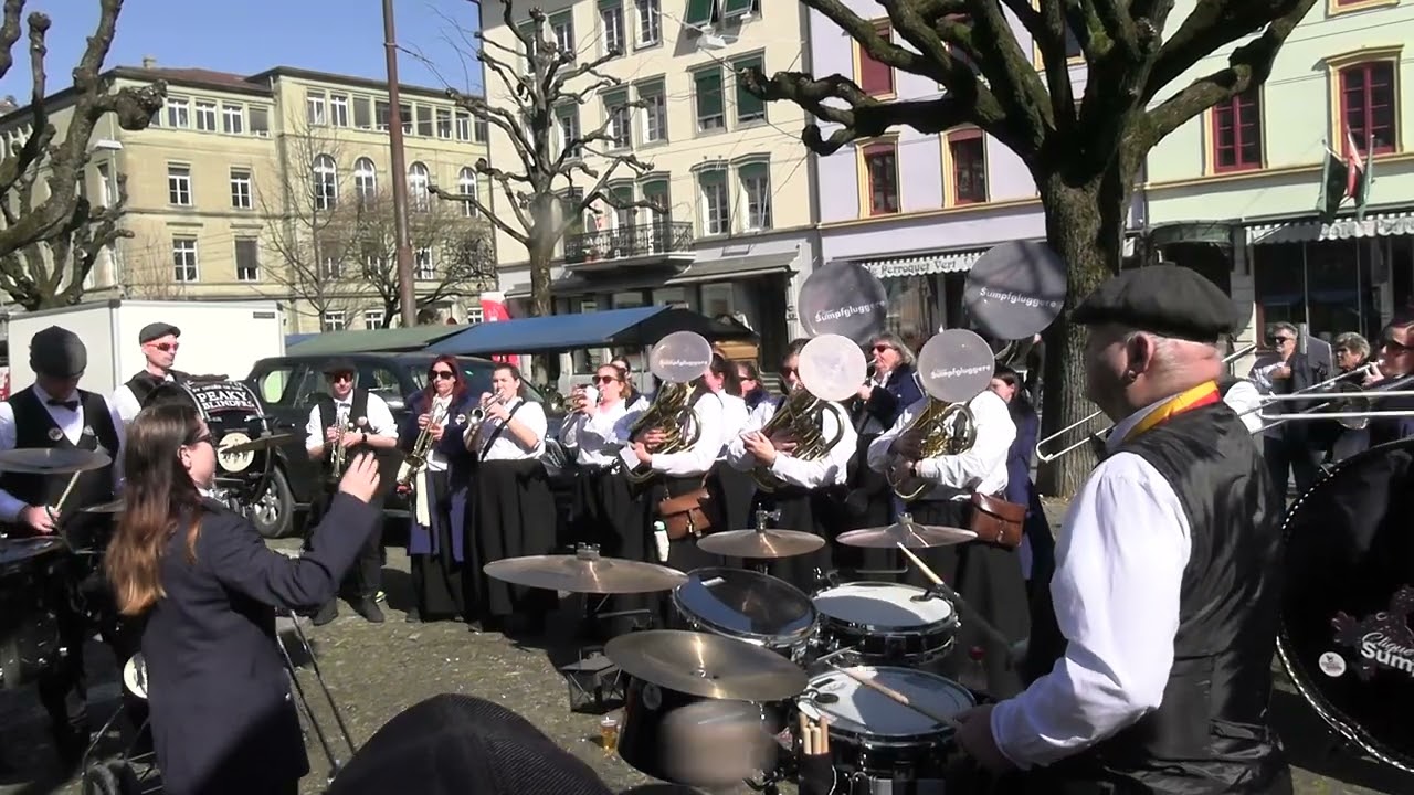 Sumpfglugere Clique Place de la Fontaine Carnaval Bienne 2025 Part1
