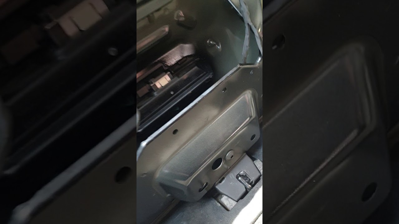 Releasing the lift door without power supply.Ford S-max 2015-2020