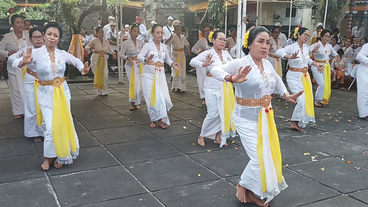 TARI REJANG TAMAN SARI     II  Pujawali di Pura dalem kahyangan badung