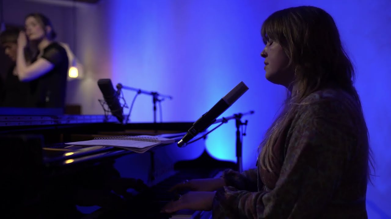Jodie Marie - Reindeer Heart (Live at StudiOwz)