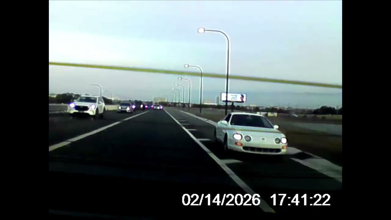 Dumb driver passing traffic on the shoulder