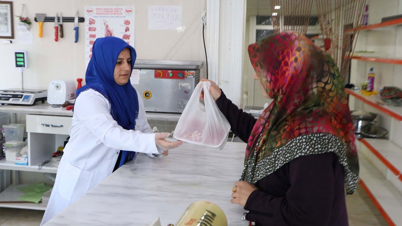 Mikro ve girişimcilik kredisiyle kentin ilk kadın kasabı oldu