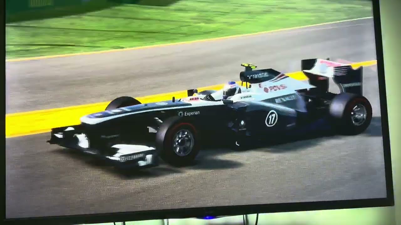 Валттери Боттас завоевал поул-позицию с преимуществом в 1:26.716 секунды.