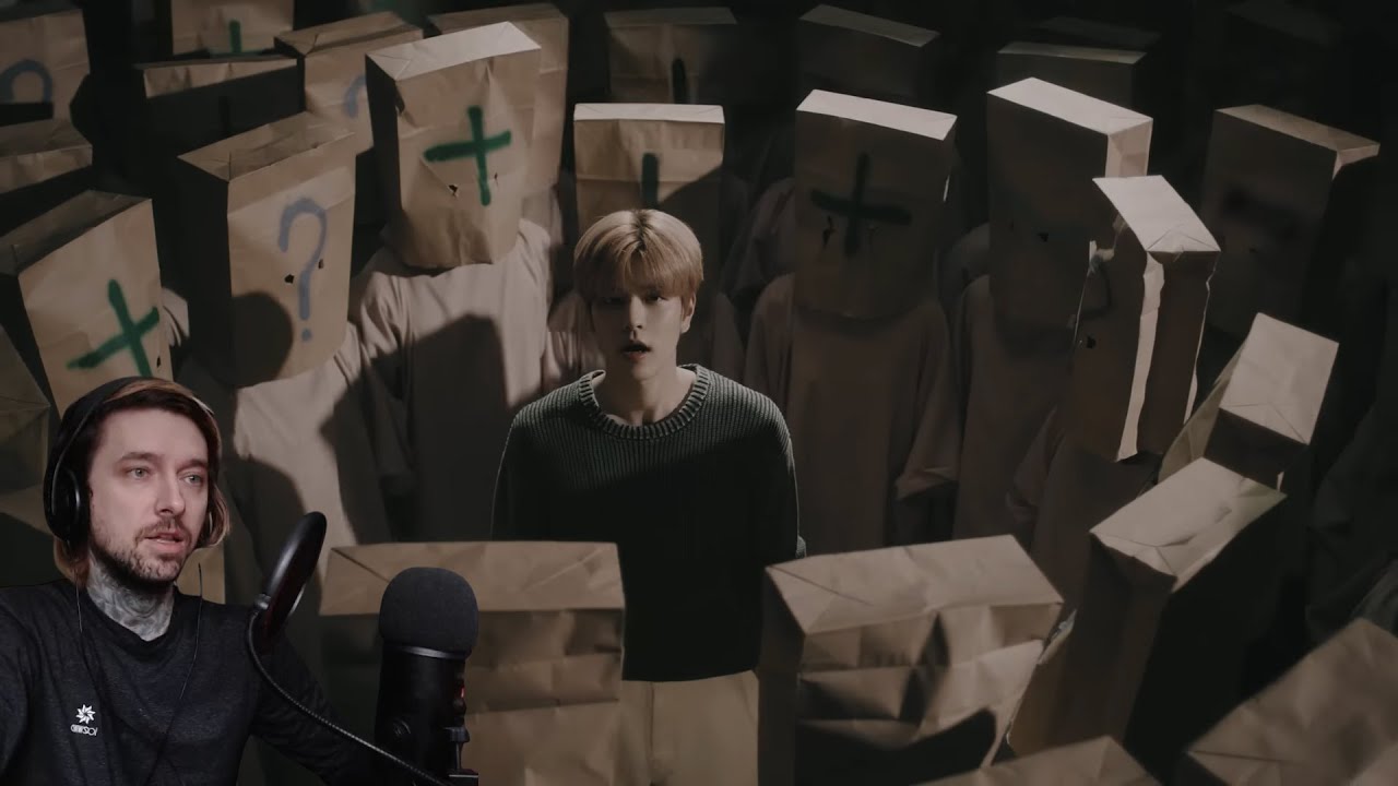 Вечный не понимает смысла японки в Stray Kids 『Social Path (feat. LiSA)』 Music Video