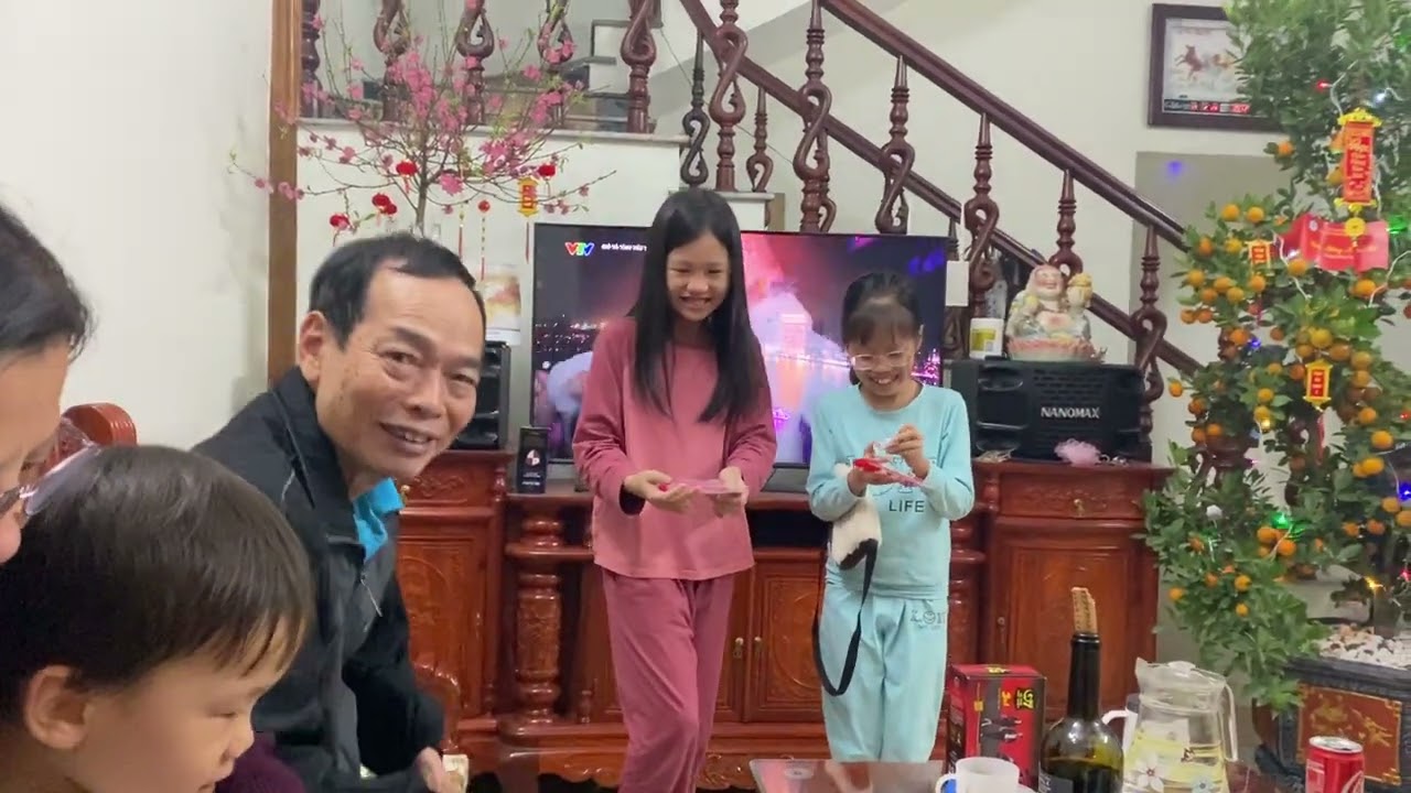 Tiết mục đêm giao thừa - Biên kịch và đạo diễn : Misa - Diễn viên: Misa & Bống 
