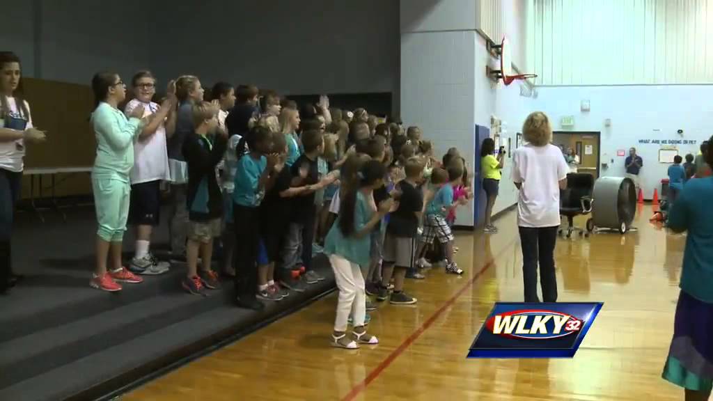 Students surprise teacher battling cancer