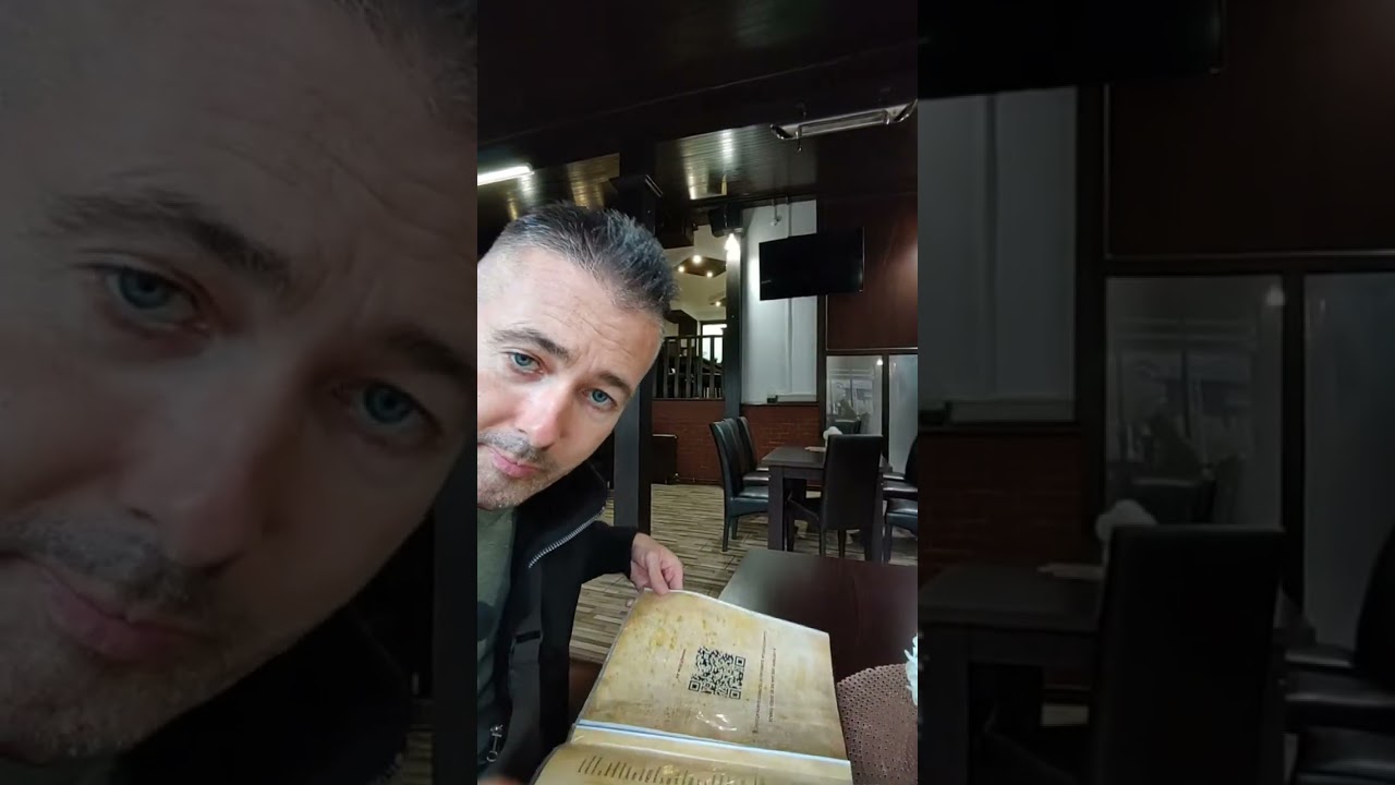 Cocoșel alergat prin stațiune cu cartofi