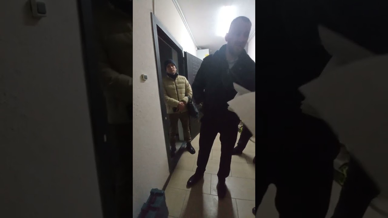 Очередной рейд захватчиков Бурлаков украл вещи из квартиры и выселил семью прибывшую с Колымы
