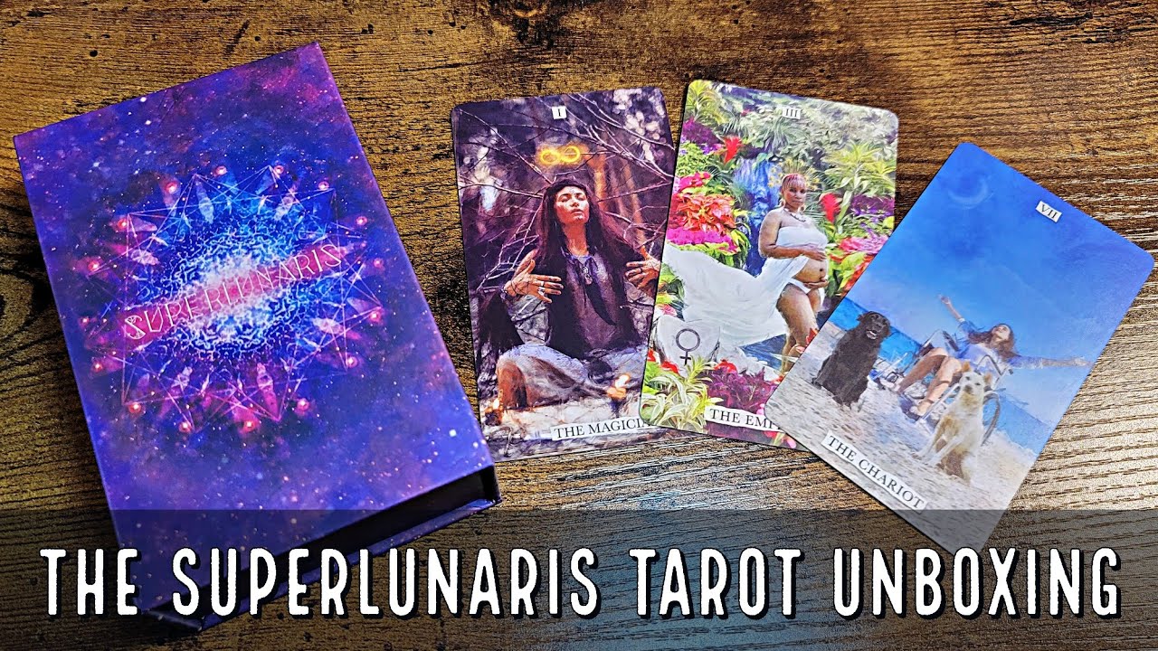 The Superlunaris Tarot | Unboxing and Review