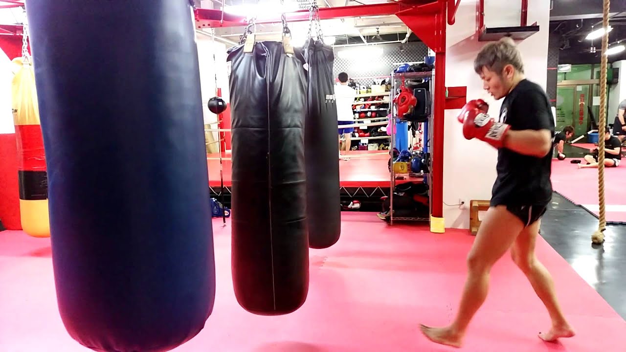 kickboxing, サンドバック  アップ