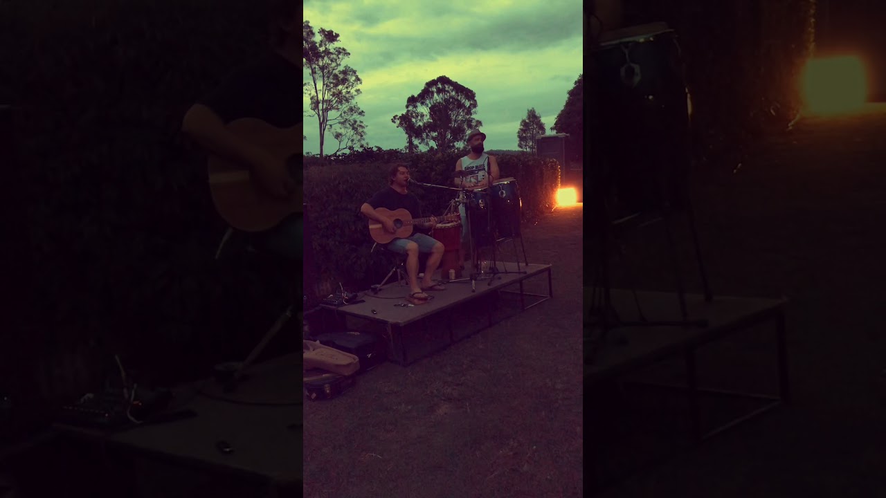 Ryan Giles Duo perform Babylon
