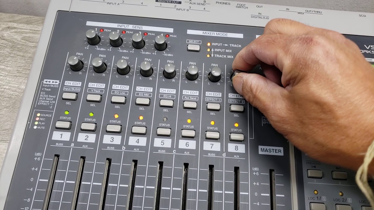 Roland VS-880 Digital Studio Workstation