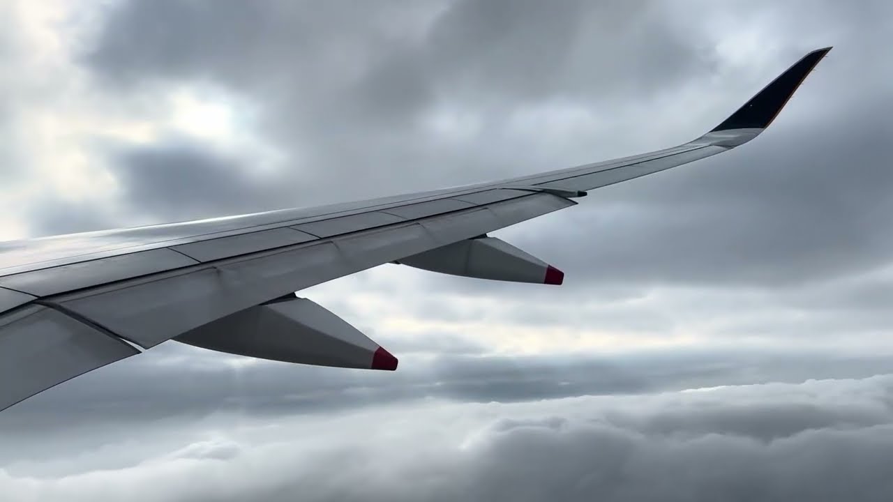 Singapore Airlines Airbus A350-900 Takeoff from Amsterdam Schiphol Airport
