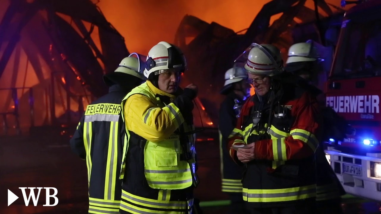 Großbrand bei Holzbaufirma in Büren