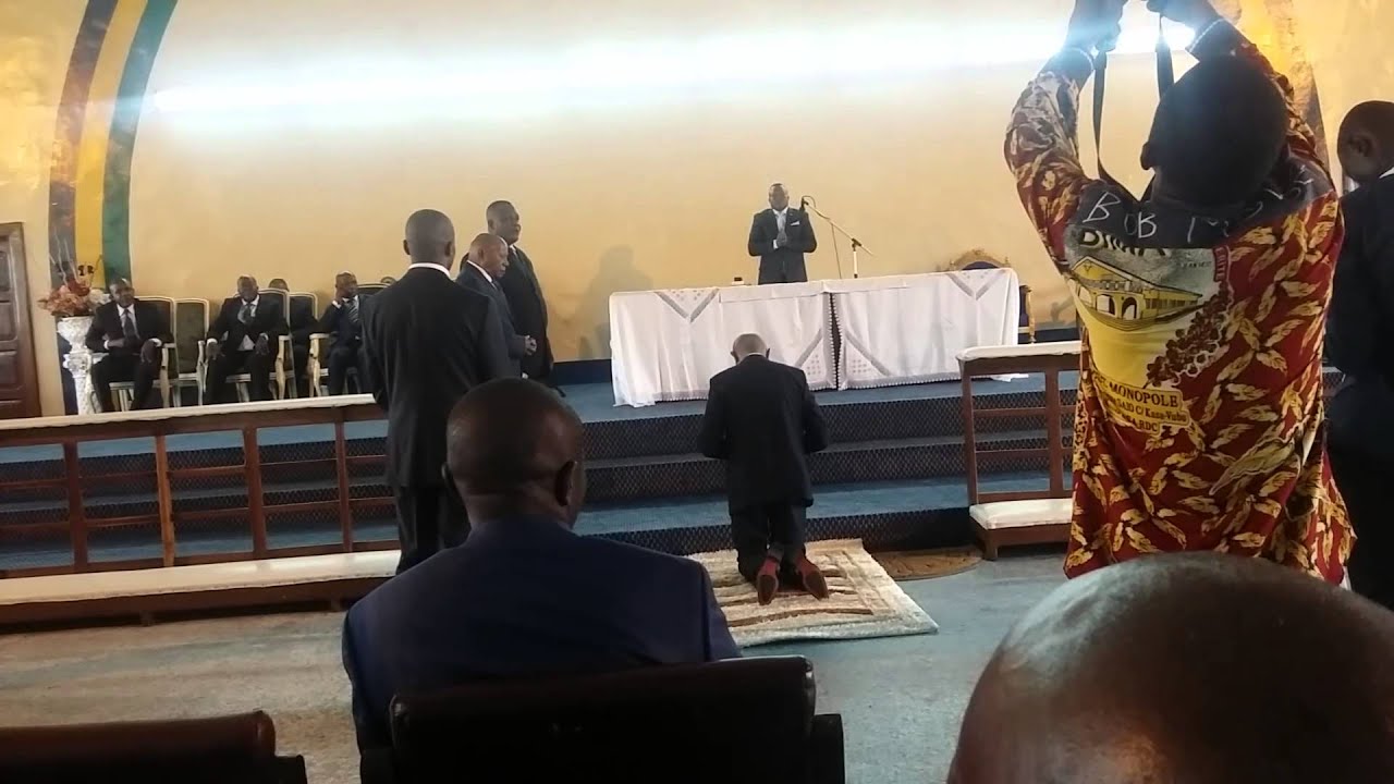 Prophète BOLIA INZOLA Emmanuel abengami liboso ya Mesa Mosantu pour l'Investiture.