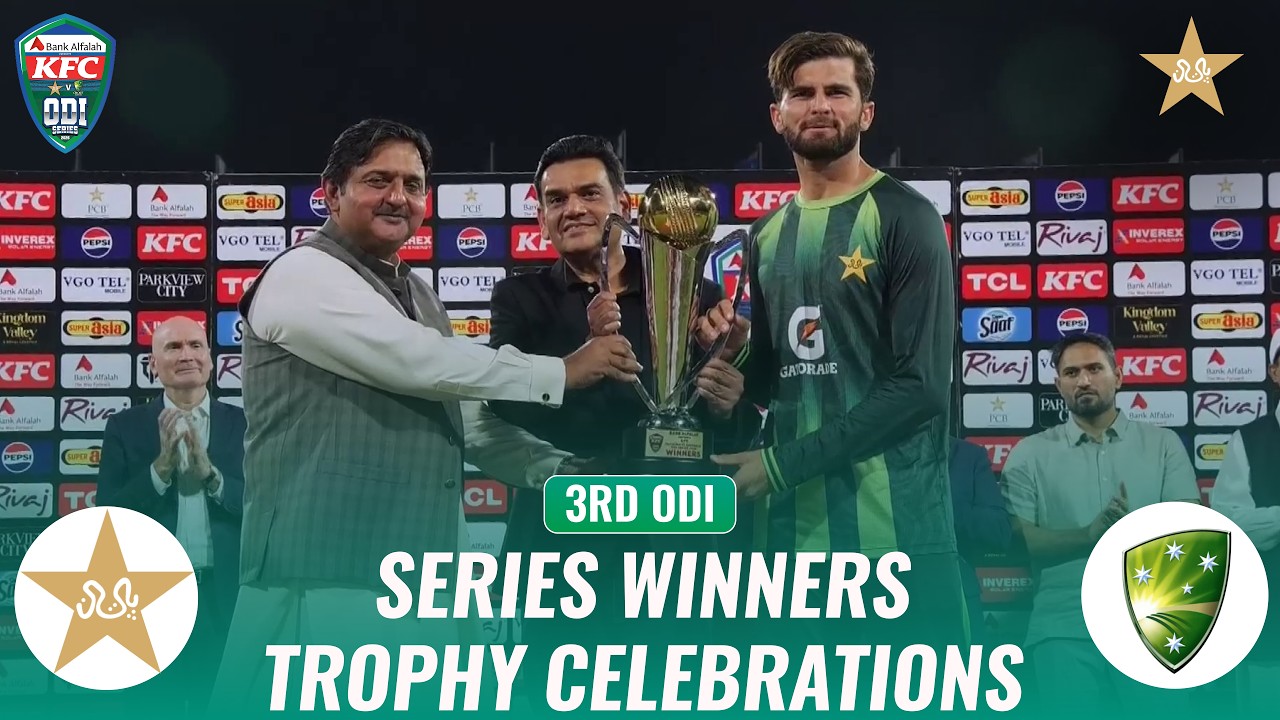 Series winners 🏆 Shaheen Afridi & Pakistan celebrate 2-1 ODI series victory over Australia👏 | MZE1K