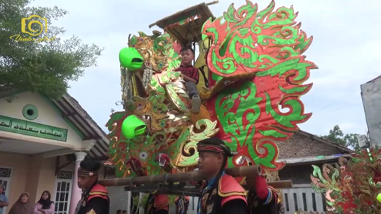 Asik nya Naik odong odong ......