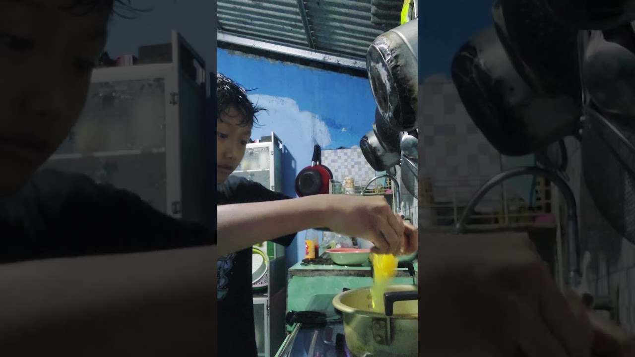 IKI RANDOM MASAK MIE WKKWKWK