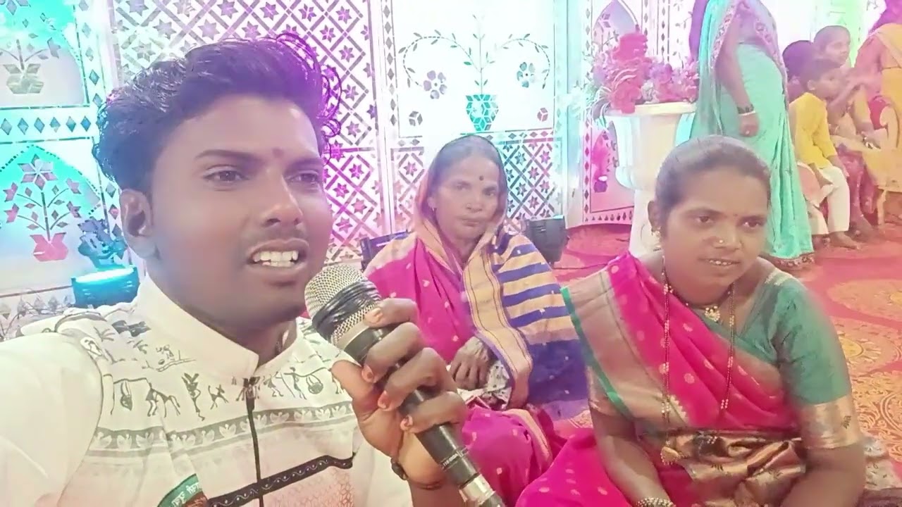 गुलाबाचे फुल किती दिसायला छान .❤️🌹🎤 मोः 7083676642