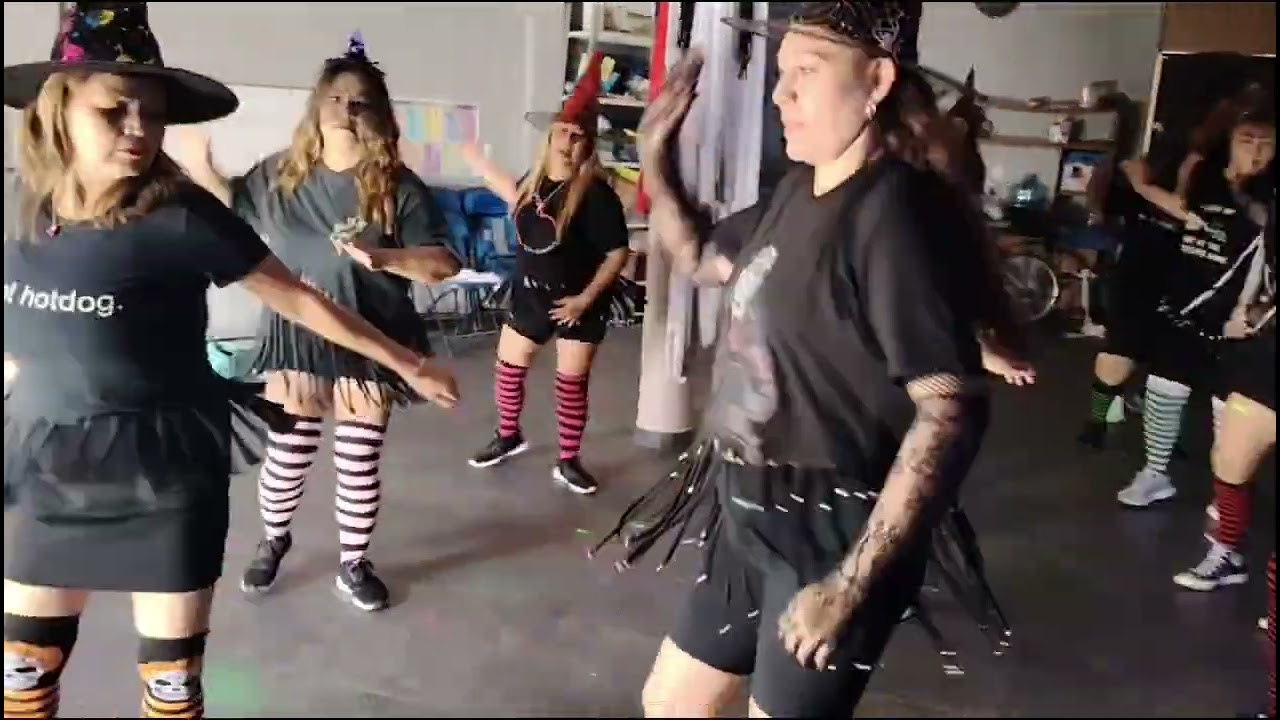 HALLOWEEN/(CUMBIA DE LAS BRUJAS)🧙‍♀️ MISTER CHIVO//ZUMB'ACTIVACIÓN FIT DORIS 💯