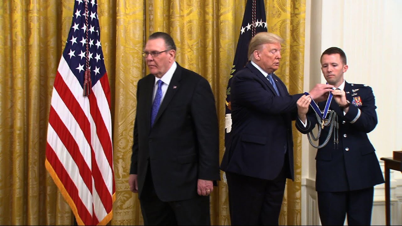 Trump presents Medal of Freedom to 4-Star General
