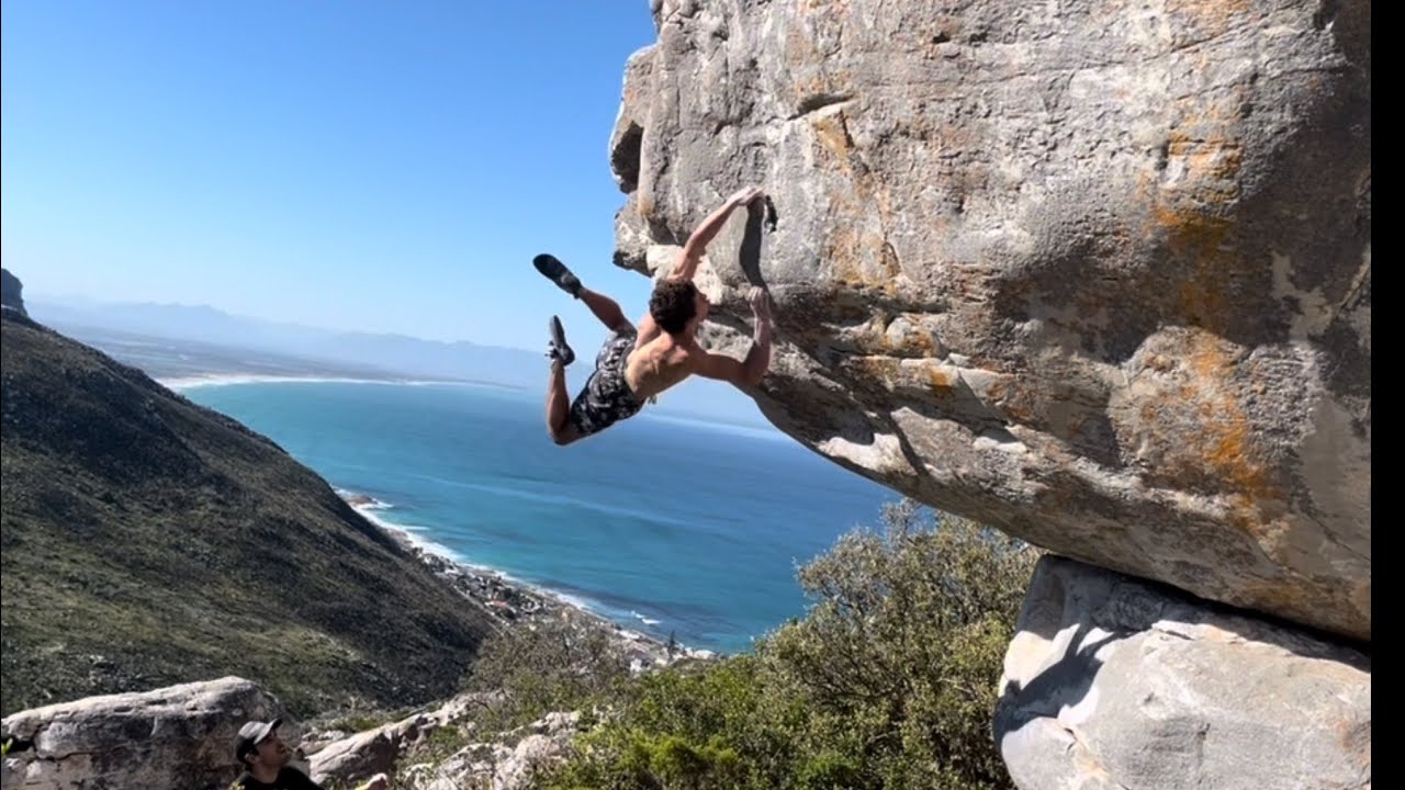 Zeus 8A, Cape Town bouldering | Jeremy Robinson